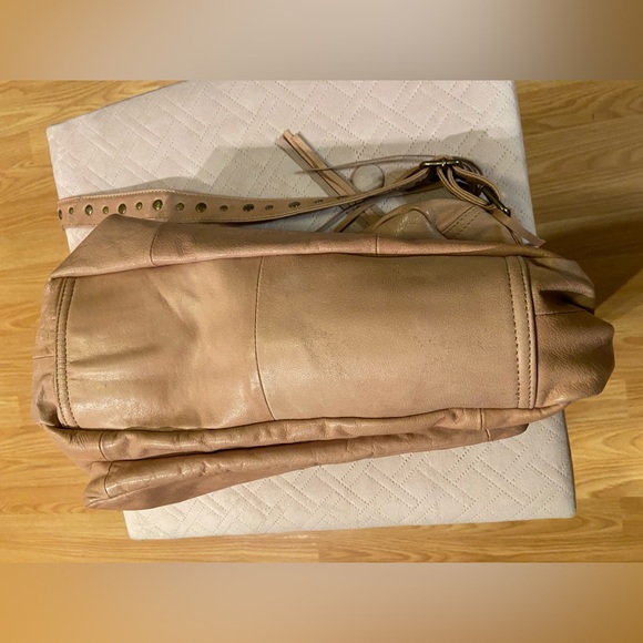 Day & Mood pale pink leather purse with adjustable strap - Picture 3 of 15